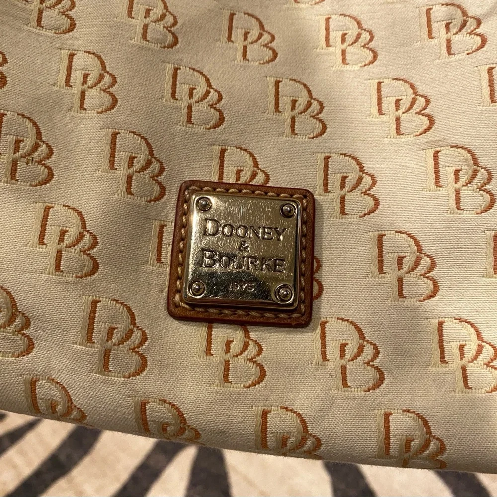 Bag, Dooney & Bourke Tan Monogram Hobo - Picture 2 of 16